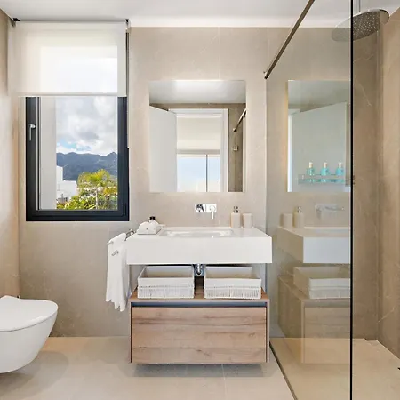 6 Bedroom Luxury Villa In Marbella With Private Gym And Sauna Villa *