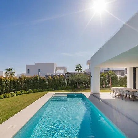 6 Bedroom Luxury Villa In Marbella With Private Gym And Sauna فيلة ماربيا