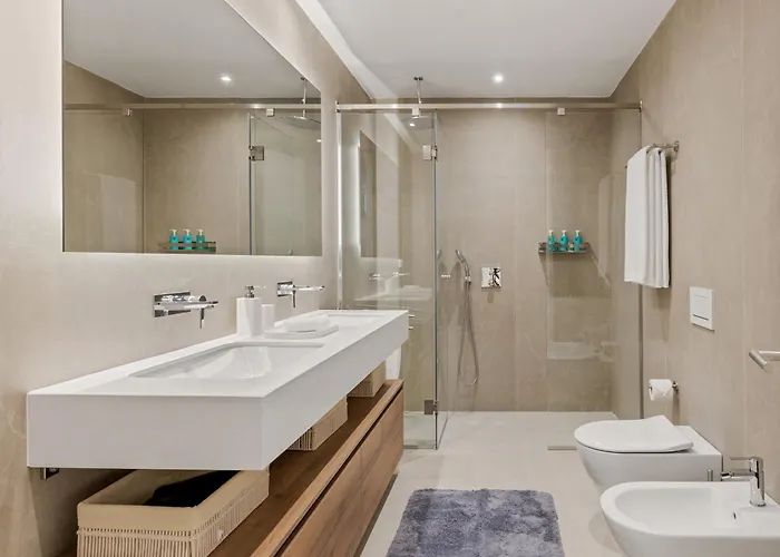 6 Bedroom Luxury In With Private Gym And Sauna וילה *